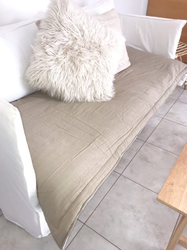Pillow de tusor color arena, medidas 2x0,90cm